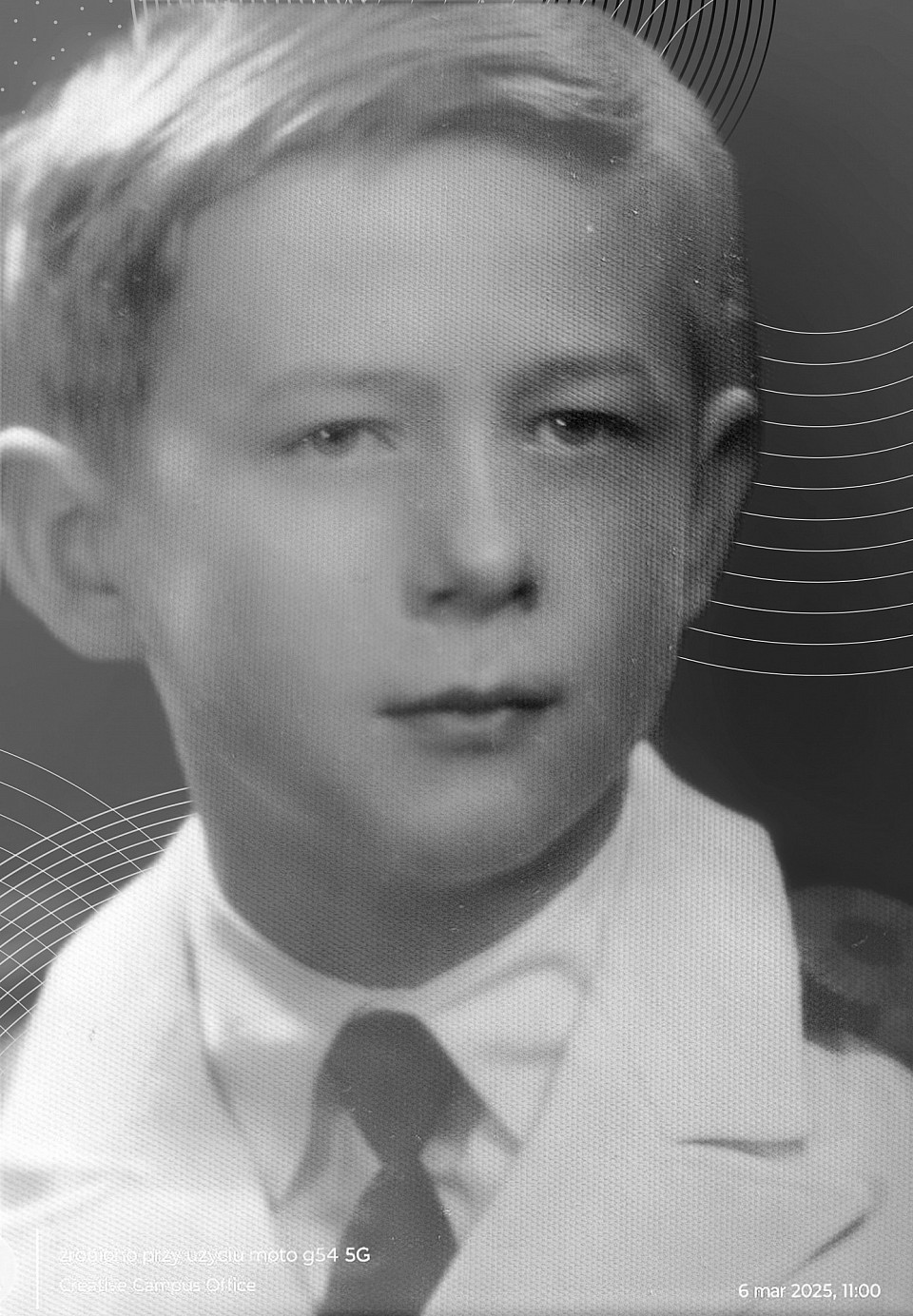 pozwoliłem sobie zaprezentować się jako utalentowany drugoklasista który  obecnie jest profesjonalnym 72 letnim architektem  który starannie dba o swoja prezencję❤️