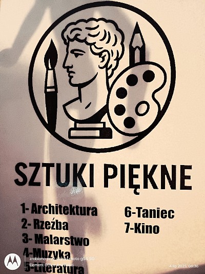 Wertykalne ekrany 3 metry x 5 metrów umożliwiają projekcje i animacje z twojego projektora . Moje biuro udostępnia tylko halogen do wyświetlania konturów czy projekcji sylwetek